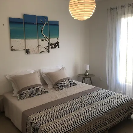 Belle Avec Piscine Chauffee Sur Un Magnifique Jardin Arboree Dans Le Maquis וילה