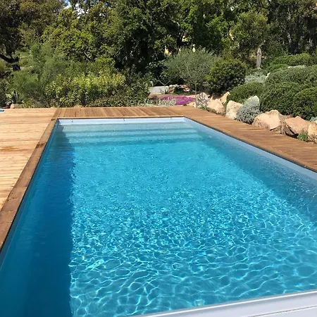 Belle Avec Piscine Chauffee Sur Un Magnifique Jardin Arboree Dans Le Maquis
